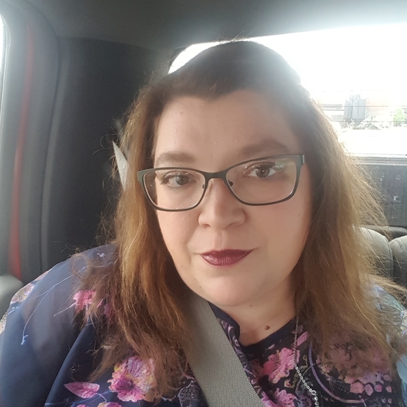 Meet your Posher, Melissa - Picture 2 of 2